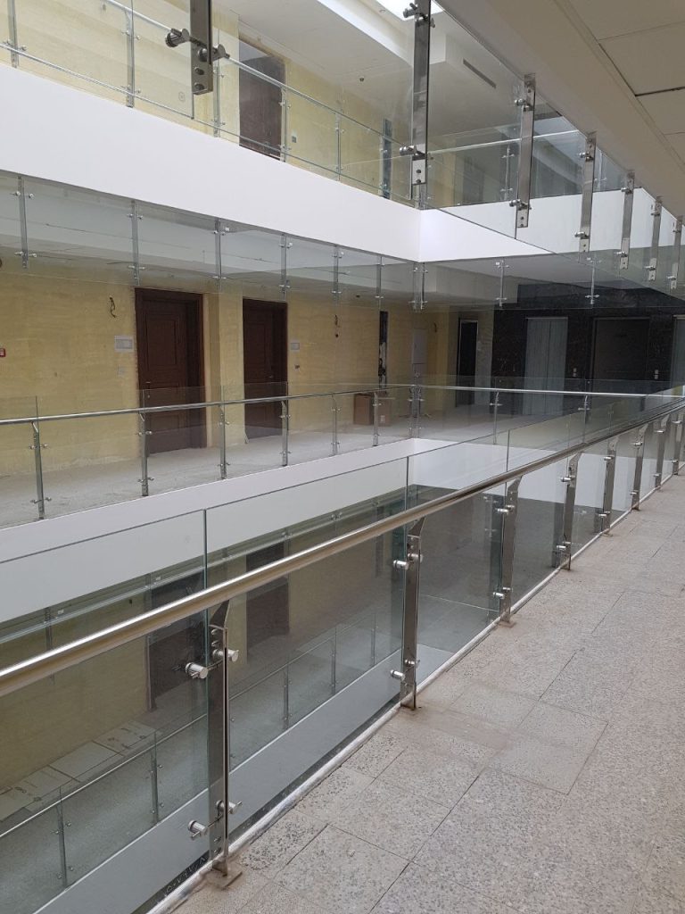 نرده استیل شیشه‌خور 304