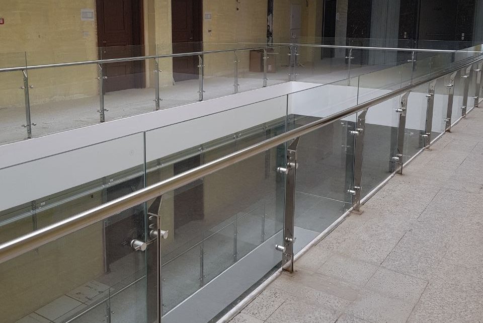 نرده استیل شیشه‌خور 304